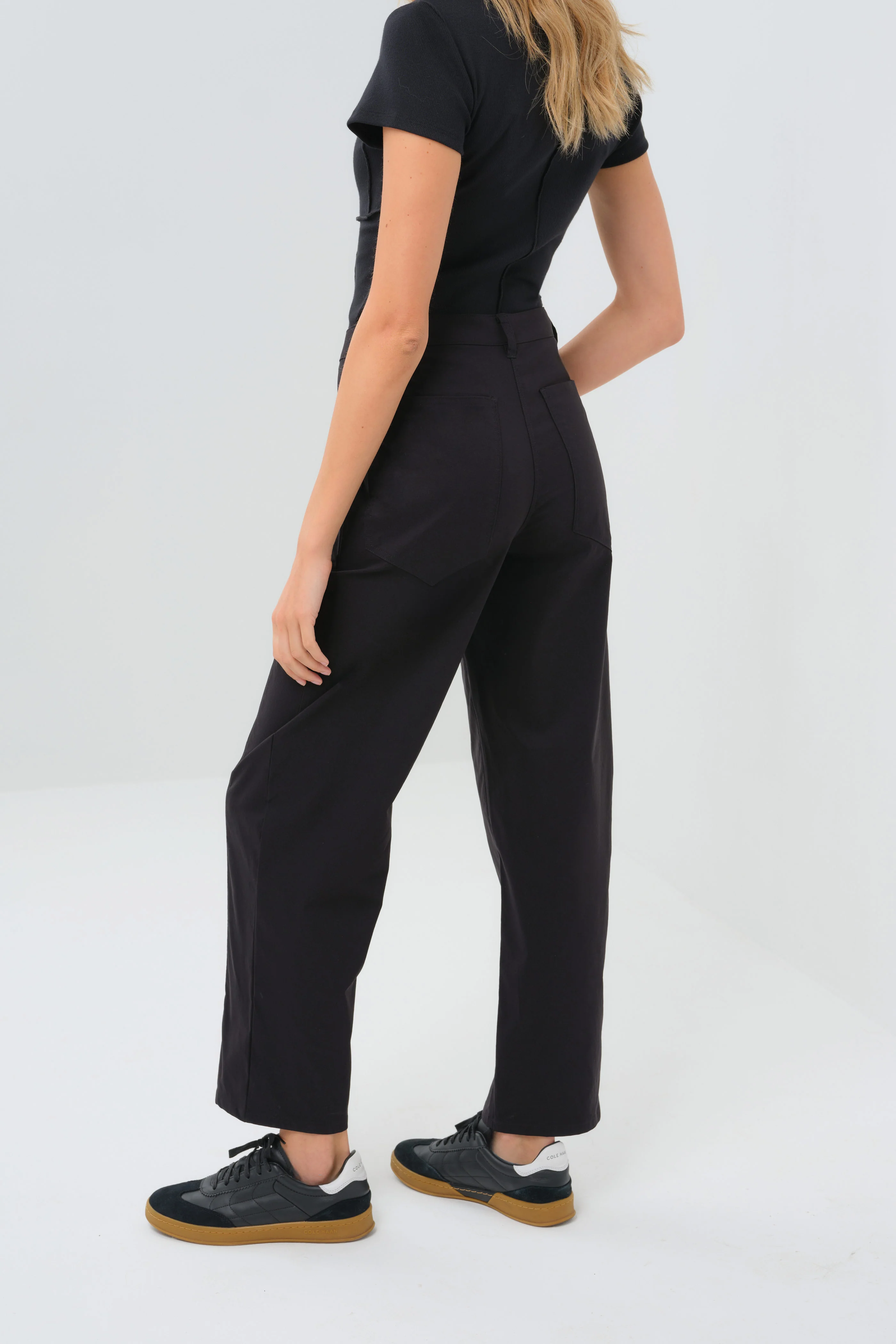 Liv Relaxed Light Barrel Leg Pant in Black - Image 3